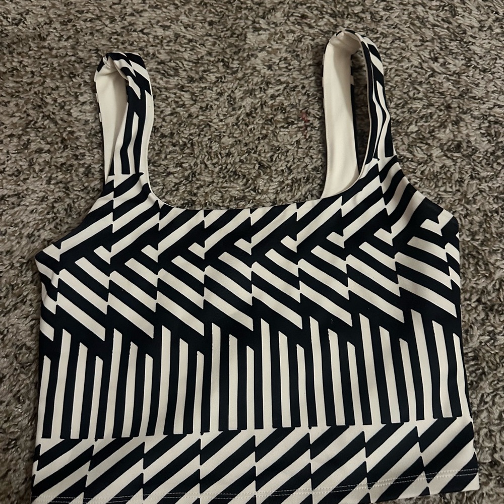ExpressBlack and White Geometric Women's Top